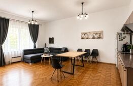 Clădire istorică, apartament, 4 camere- 130 mp, etaj 1, zona Centrală 
