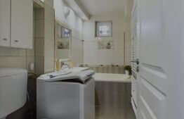Apartament cu 2 camere, 50 mp+ 2 balcon, zona Centrala