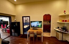 Apartament ultracentral, 2 camere decomandate, parcare privată, centrală proprie