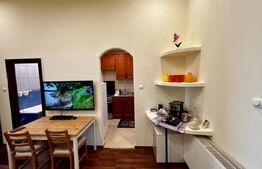 Apartament ultracentral, 2 camere decomandate, parcare privată, centrală proprie