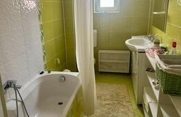 Apartament 3 camere la casă, mobilat, cu terasă și parcare în curte