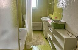 Apartament 3 camere la casă, mobilat, cu terasă și parcare în curte