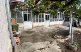 Casa de vanzare, 70 mp, 1079 mp teren, front de 18m, Timisoara Fratelia