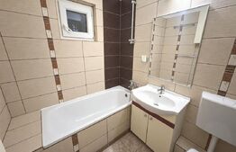 Apartament cu 3 camere, 63 mp, zona Lipovei