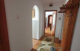 Apartament cu 3 camere, zona Aradului