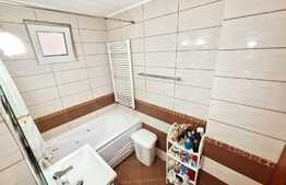 Apartament de 2 camere, decomandat, etaj intermediar, zona Lipovei