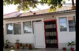 Casa la curte comuna, 55 mp