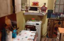 Casa la curte comuna, 64 mp