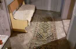 Casa la curte comuna, 64 mp