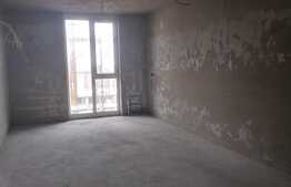 Vanzare apartament de 2 camere, logie, etaj intermediar