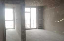 Vanzare apartament de 2 camere, logie, etaj intermediar