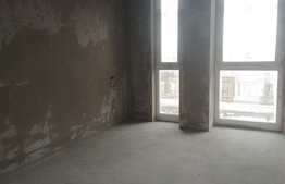 Vanzare apartament de 2 camere, logie, etaj intermediar