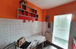 Apartament 3 camere,  60 mp, decomandat, zona Lipovei