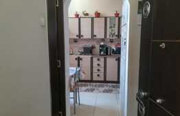 Apartament 3 camere, semidecomandat, zona Sinaia