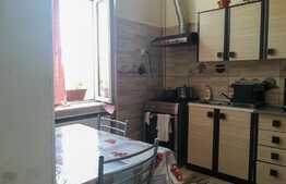 Apartament 3 camere, semidecomandat, zona Sinaia