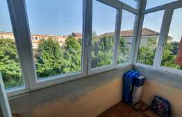 Apartament de 3 camere, decomandat, 56 mp, zona Lipovei