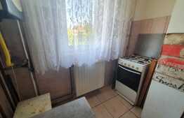 Apartament de 3 camere, decomandat, 56 mp, zona Lipovei