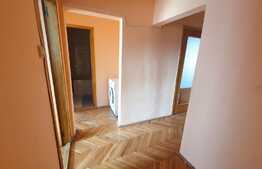 Apartament de 3 camere, decomandat, 56 mp, zona Lipovei