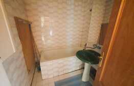 Apartament de 3 camere, decomandat, 56 mp, zona Lipovei