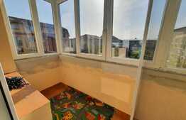 Apartament de 3 camere, decomandat, 56 mp, zona Lipovei