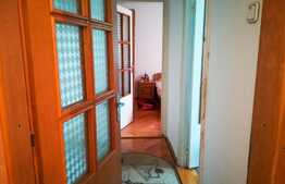 Apartament 4 camere, semidecomandat, cu garaj, zona linistita