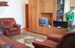 Apartament 4 camere, semidecomandat, cu garaj, zona linistita