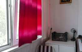 Apartament 4 camere, semidecomandat, cu garaj, zona linistita