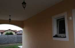 Duplex 1/2 100 mp utili, teren 340 mp în Sânandrei