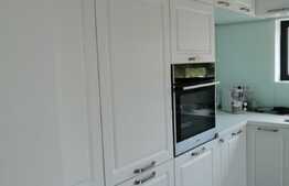 Duplex MOBILAT despărţit prin garaj cu suprafață utilă de 150 mp și teren de 350 mp în Dumbrăviţa 