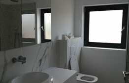 Duplex MOBILAT despărţit prin garaj cu suprafață utilă de 150 mp și teren de 350 mp în Dumbrăviţa 