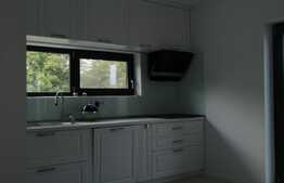 Duplex MOBILAT despărţit prin garaj cu suprafață utilă de 150 mp și teren de 350 mp în Dumbrăviţa 