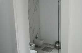 Duplex MOBILAT despărţit prin garaj cu suprafață utilă de 150 mp și teren de 350 mp în Dumbrăviţa 