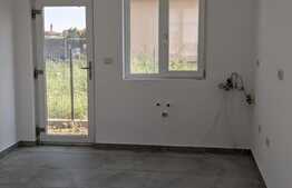 Casa tip triplex, 70 mp utili, 280 mp teren, zona accesibila, Mosnita Noua