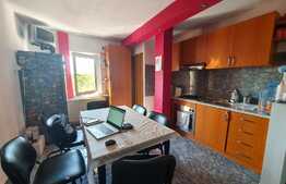 Apartament de 3 camere, 66 mp, zona Lipovei, etaj intermediar