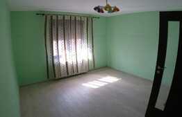 Casă individuală în zona Ronaț cu garaj și anexe, 93 mp, teren 701 mp