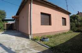 Casă individuală în zona Ronaț cu garaj și anexe, 93 mp, teren 701 mp