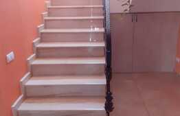 Vilă deosebită, 280 mp, teren 2200 mp în Giarmata Vii!