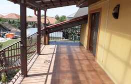 Vilă deosebită, 280 mp, teren 2200 mp în Giarmata Vii!