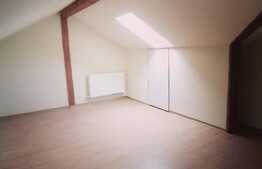 Apartament la mansarda, balcon, pod amenajat, zona Dambovita