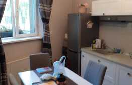 Casă 2 corpuri, suprafaţă de 270 mp în zona Stadion 