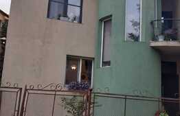 Casă 2 corpuri, suprafaţă de 270 mp în zona Stadion 