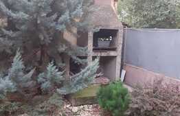 Casă 2 corpuri, suprafaţă de 270 mp în zona Stadion 