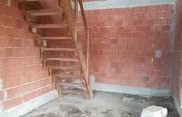 Casa la rosu, 600 mp utili, 1154 mp teren, Zona Freidorf