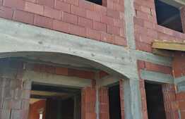 Duplex 1/2 Mosnita Veche, zona langa parc, teren 360 mp, suprafata utila 125 mp.