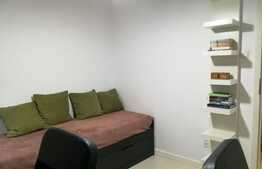 Apartament 3 camere, etaj intermediar, semidecomandat, 63 mp utili, zona Modern