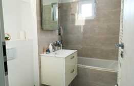 Apartament 3 camere, etaj intermediar, semidecomandat, 63 mp utili, zona Modern