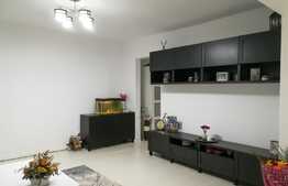 Apartament 3 camere, etaj intermediar, semidecomandat, 63 mp utili, zona Modern