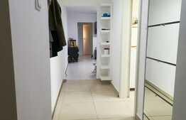 Apartament 3 camere, etaj intermediar, semidecomandat, 63 mp utili, zona Modern