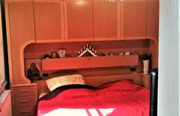 Apartament de 3 camere în clădire istorică, 88 mp, zona Sinaia!