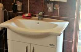 Apartament de 3 camere în clădire istorică, 88 mp, zona Sinaia!